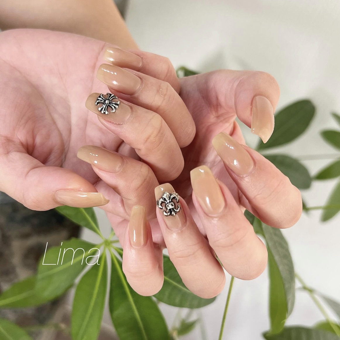 Lima__nail