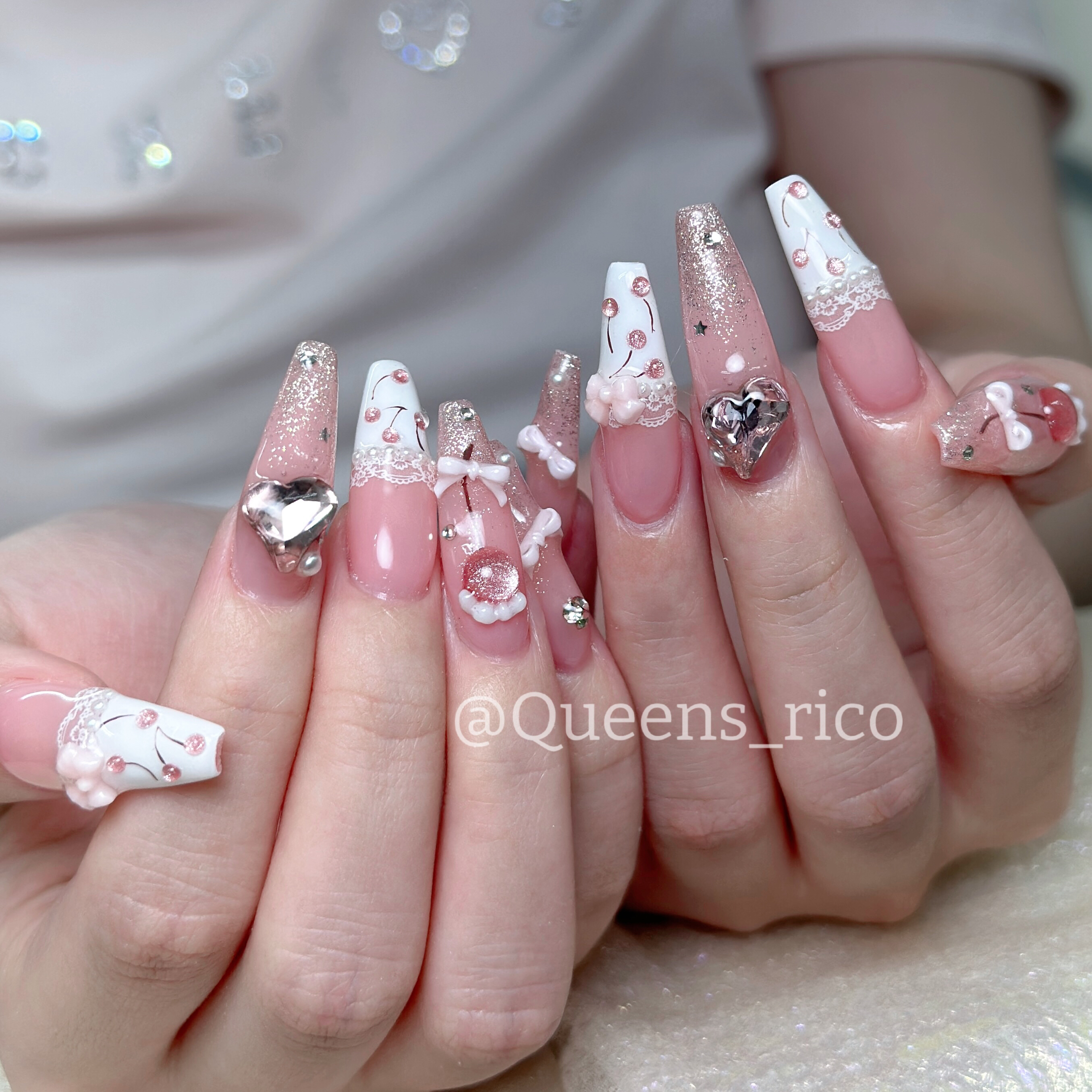Queens_ruka