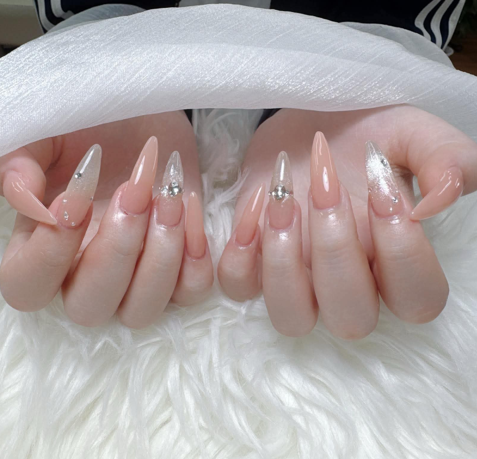 Har02_Nail
