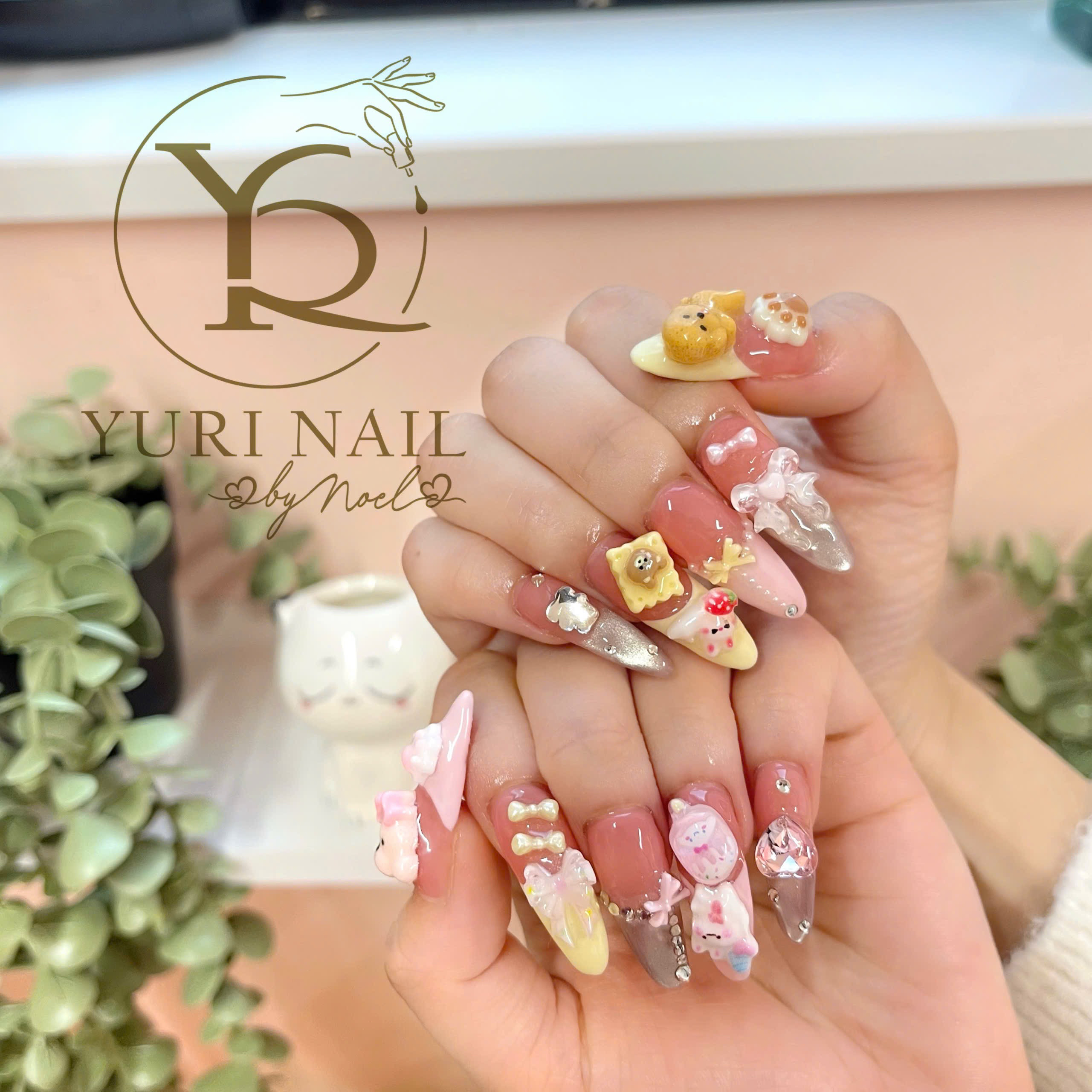 Yuri_nail_Anh