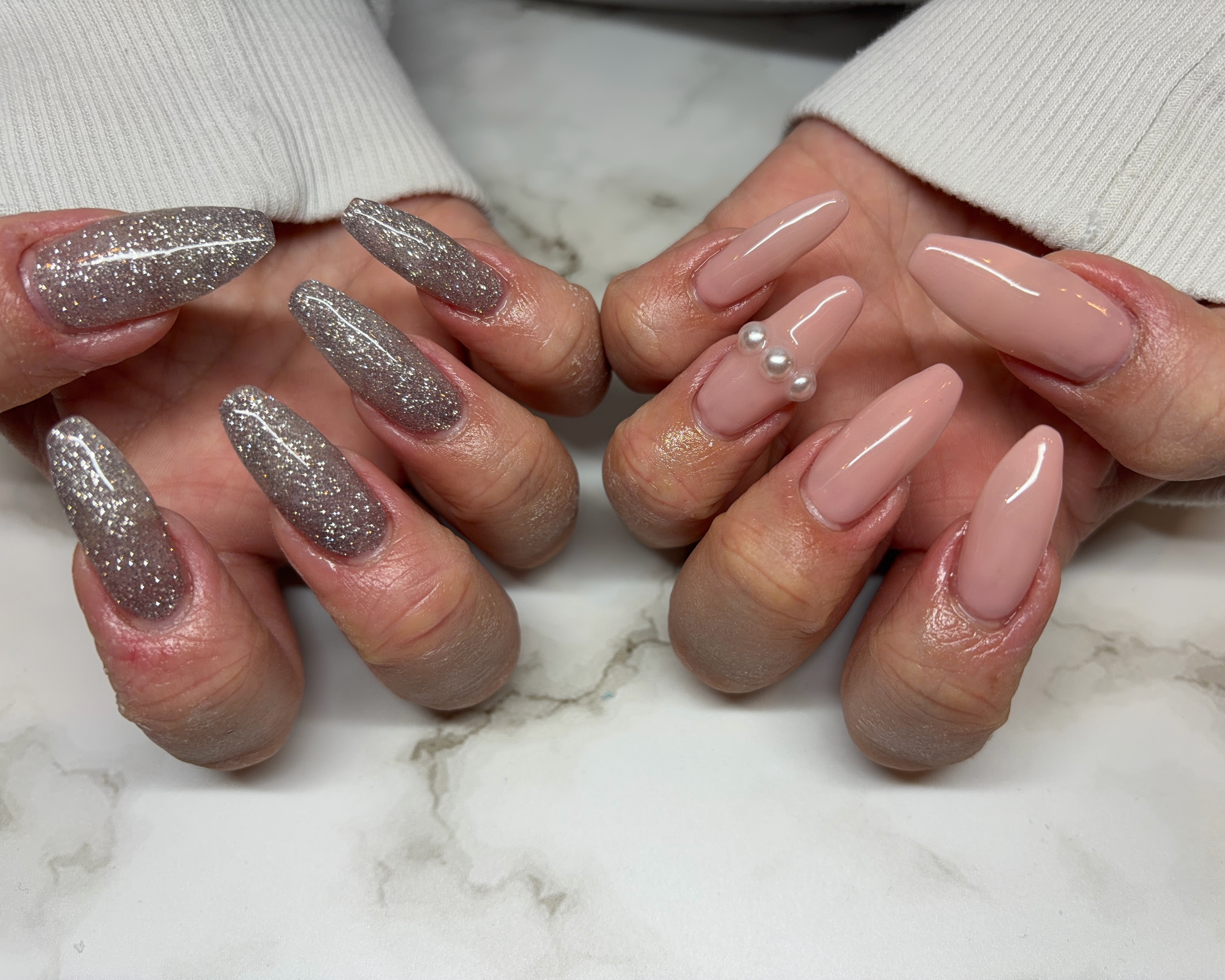 mona_nail