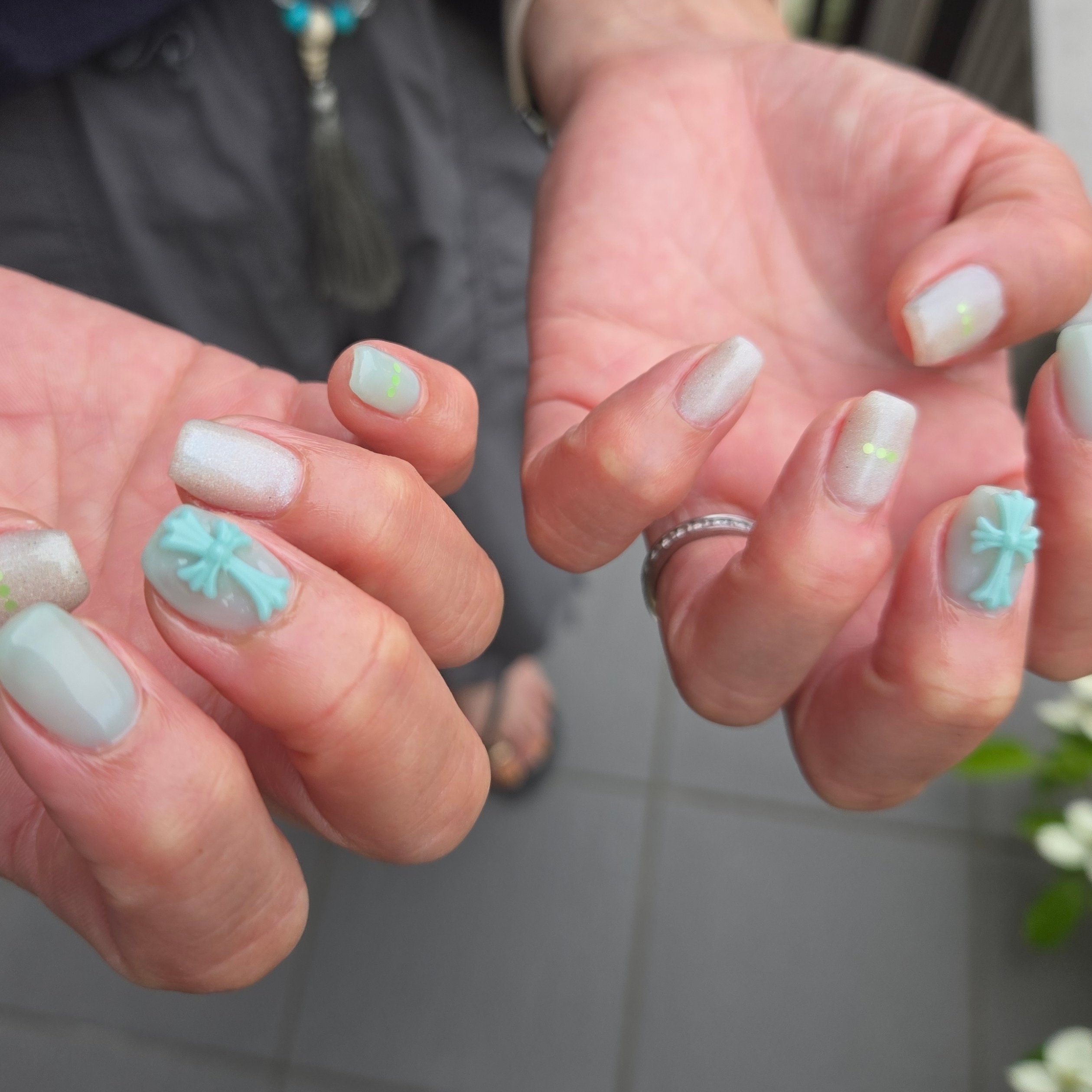 emust.nail