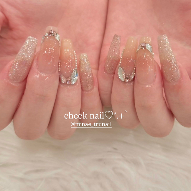 minae_trunail