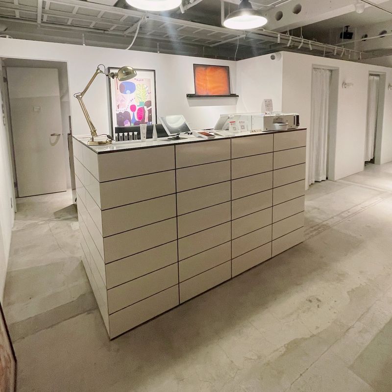 nail salon Mars