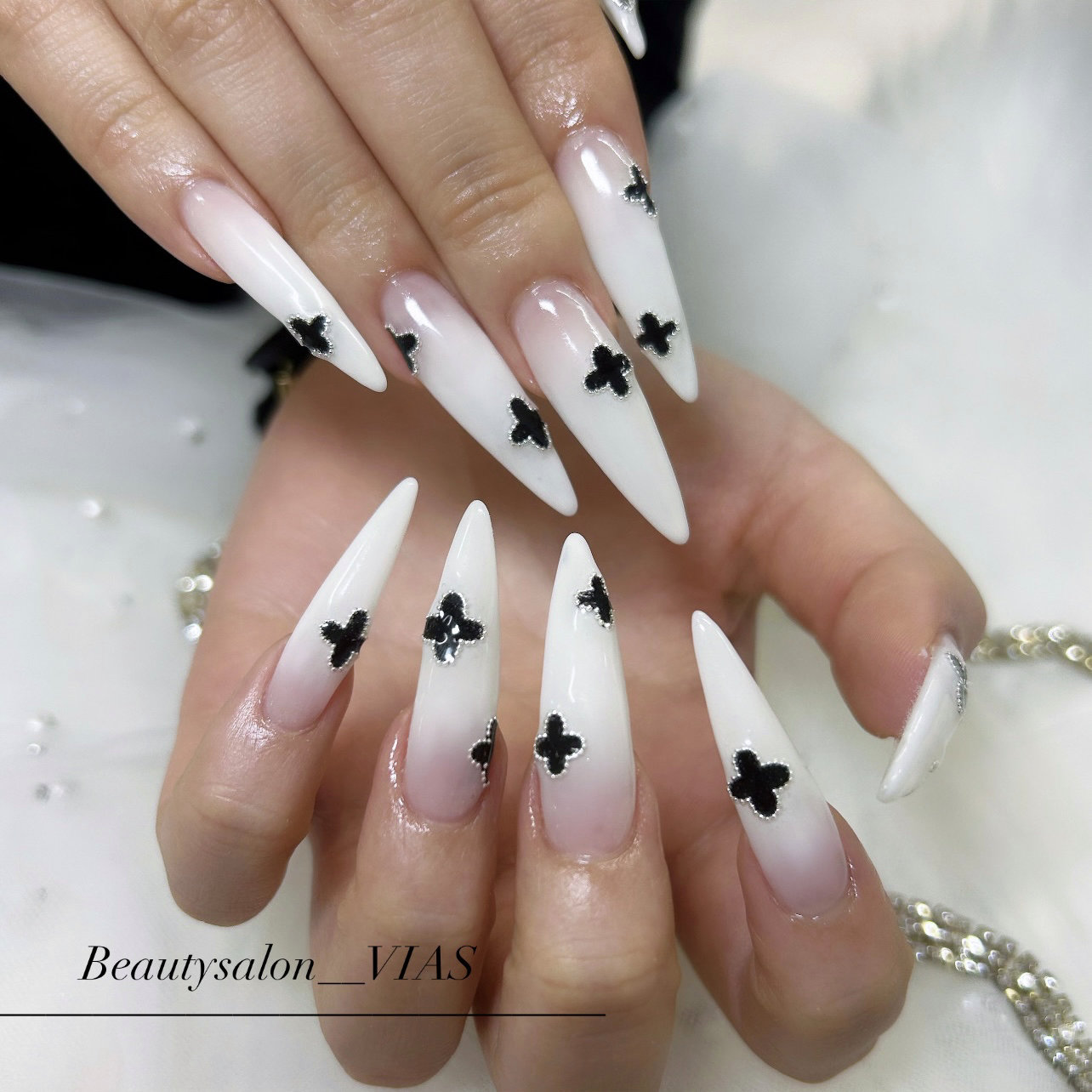 VIAS__nail