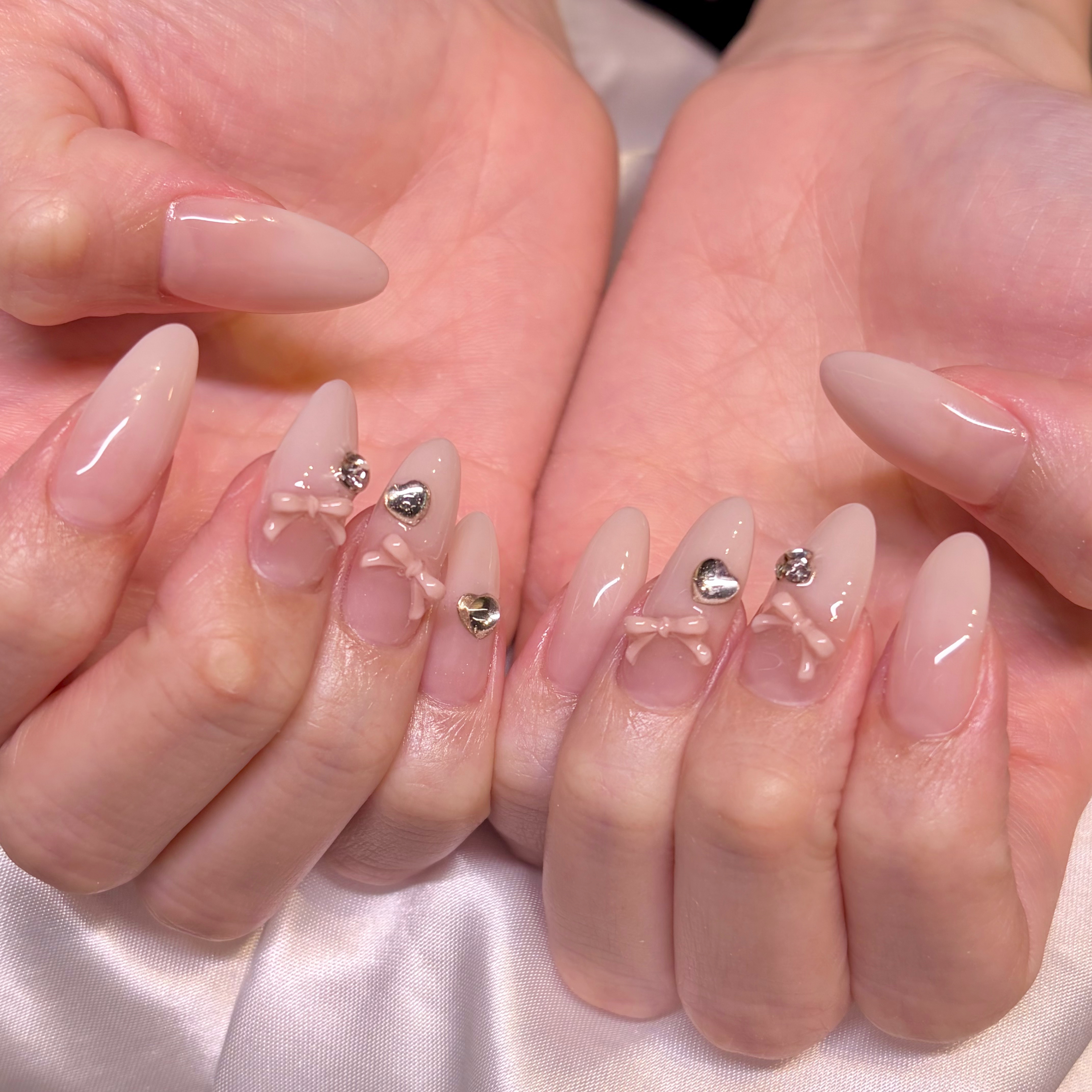 emu.nails