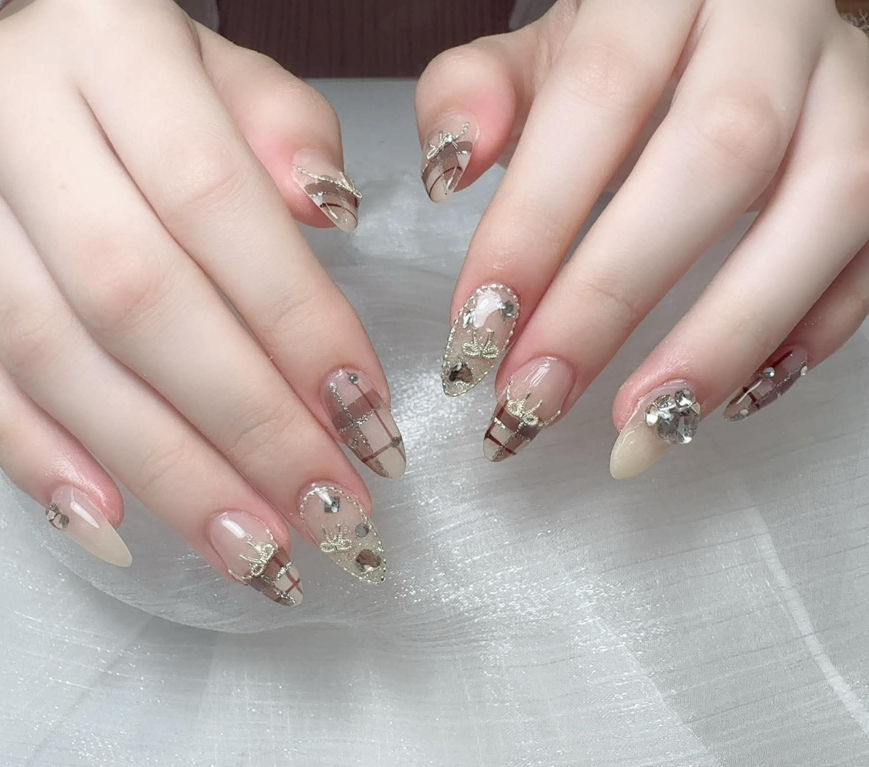 Har02_Nail
