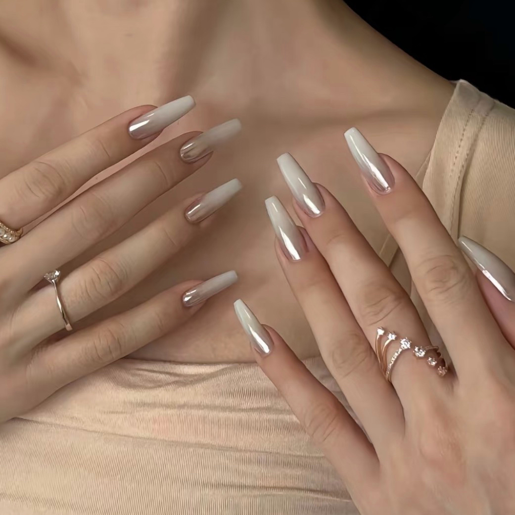 Yuna_nail.