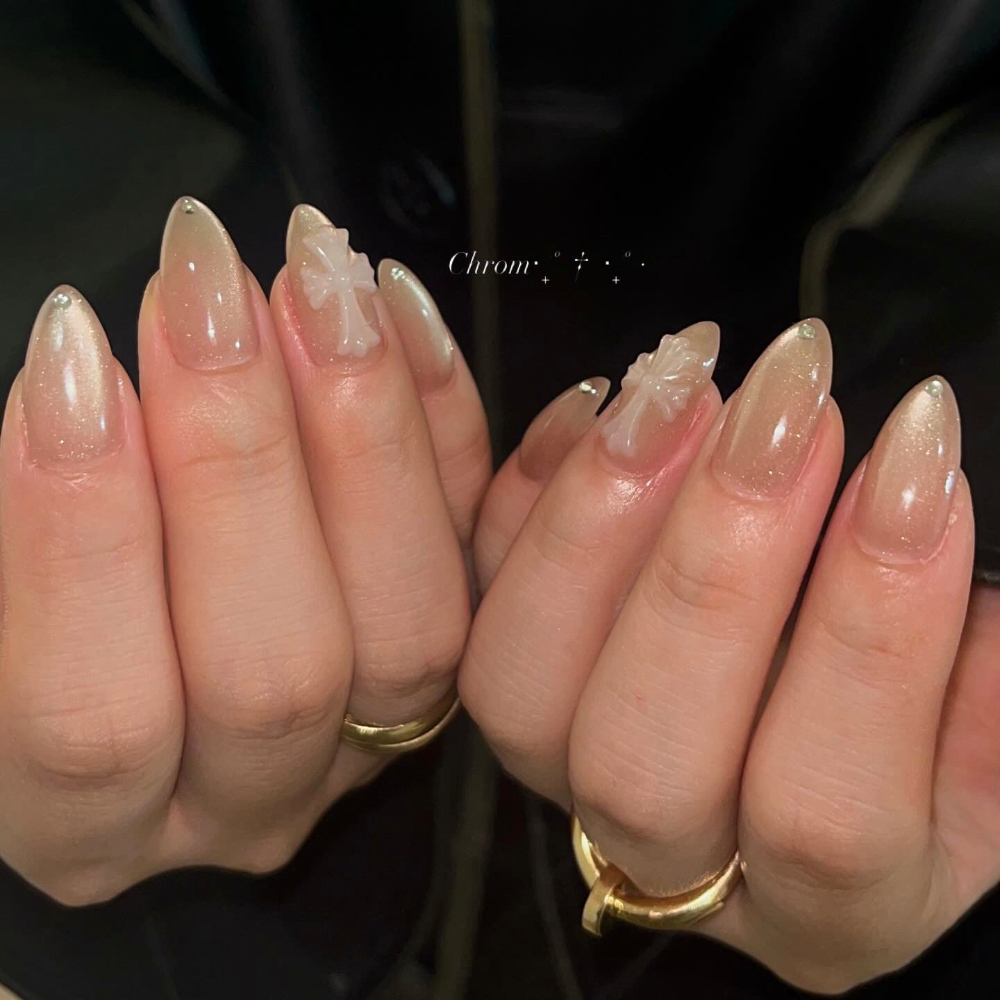 nails_maho