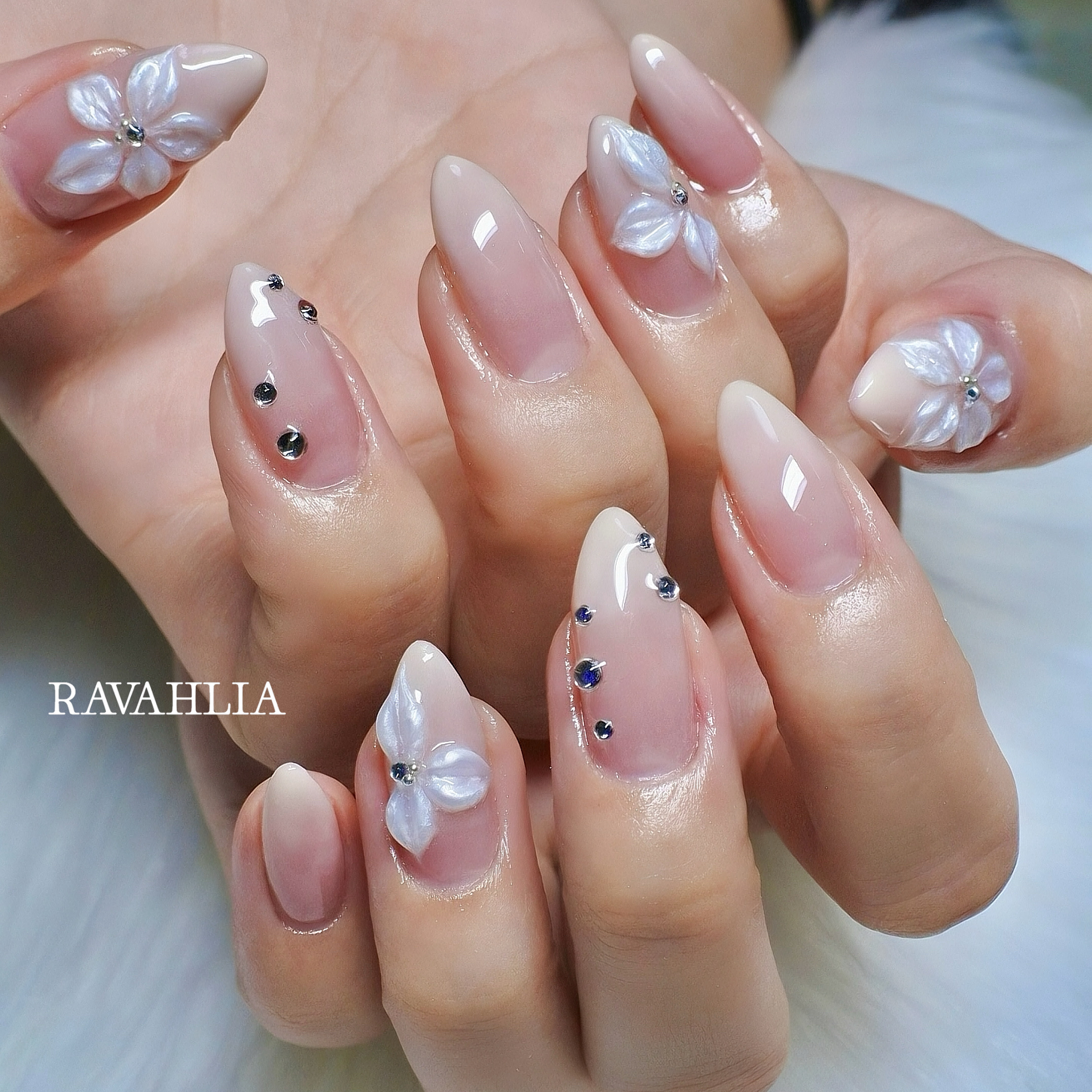 Ravahlia_nails