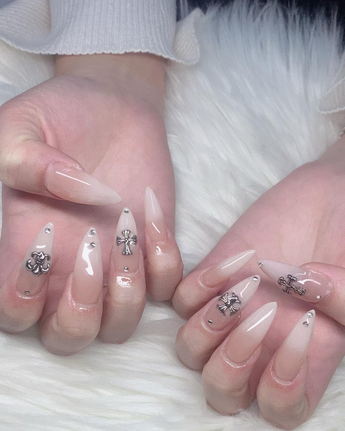Nhi_nail2412