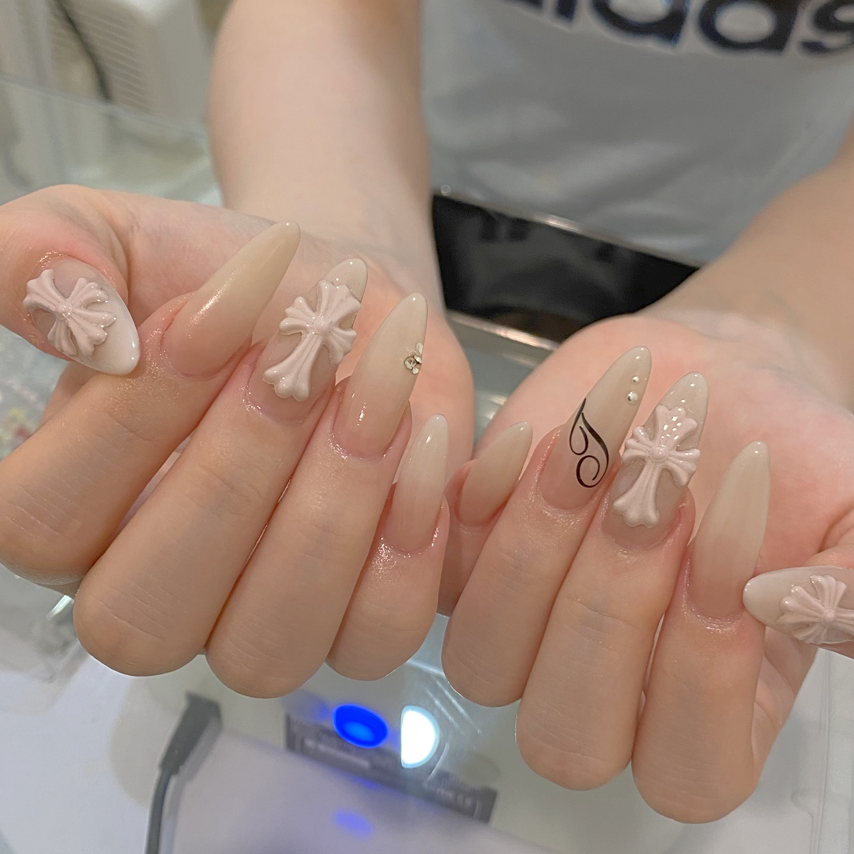 Lim_nail.aya
