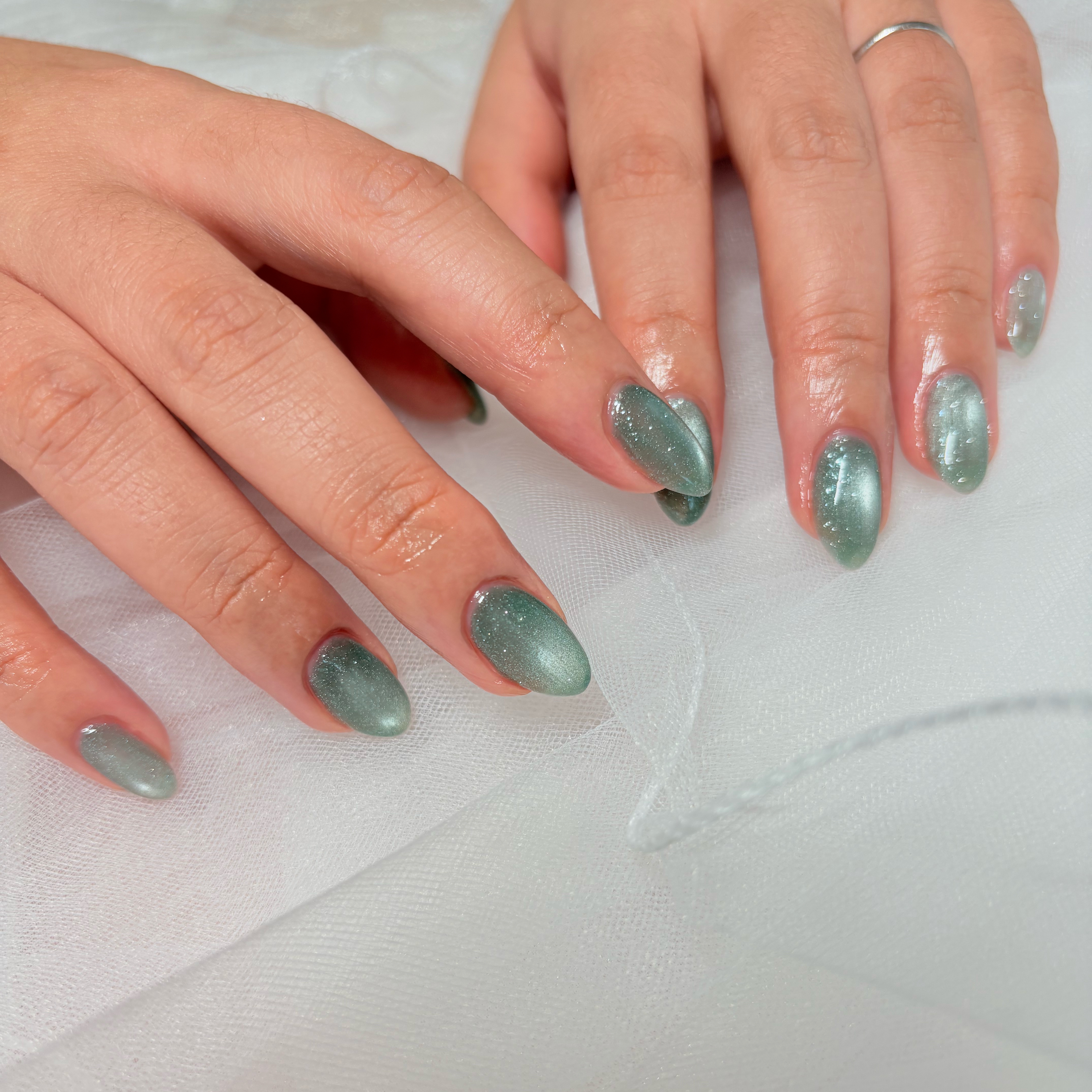 Tulip.nail.eye