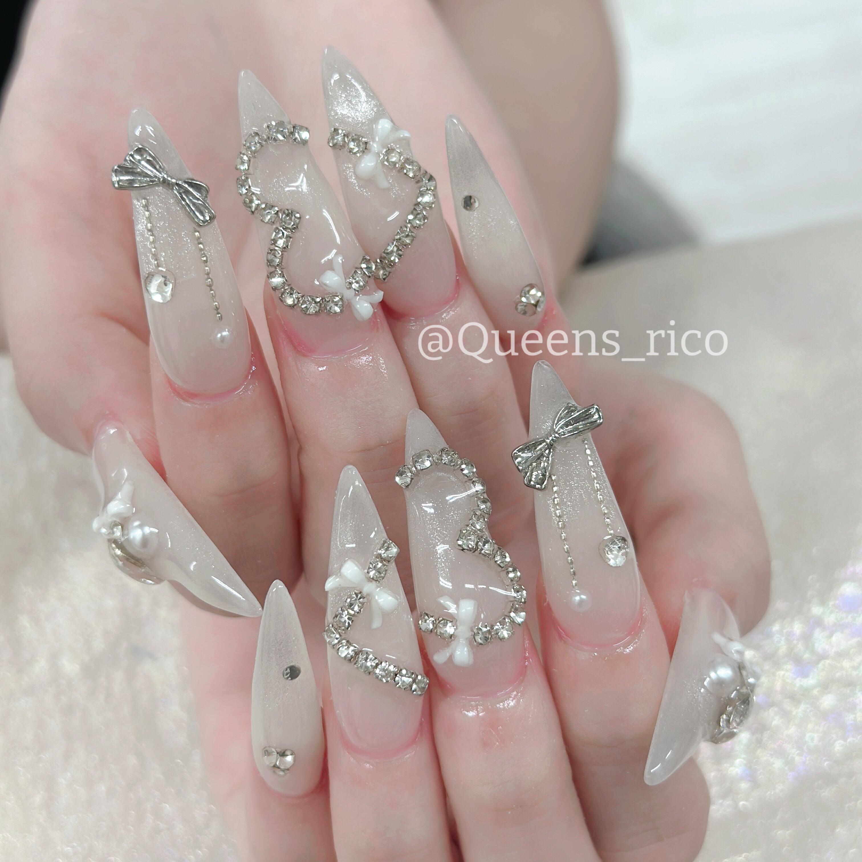 Queens_ruka