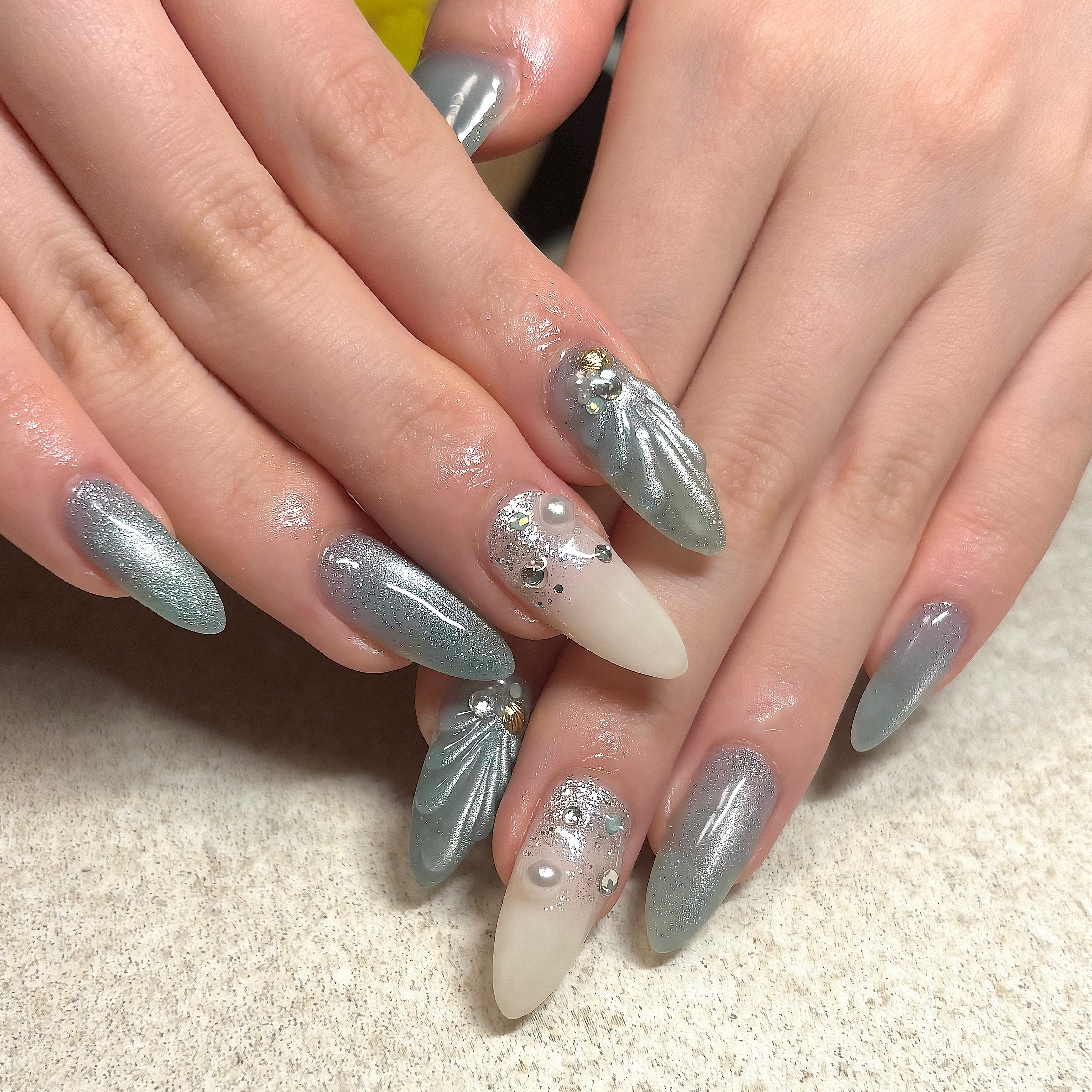 colorer_nail.ami