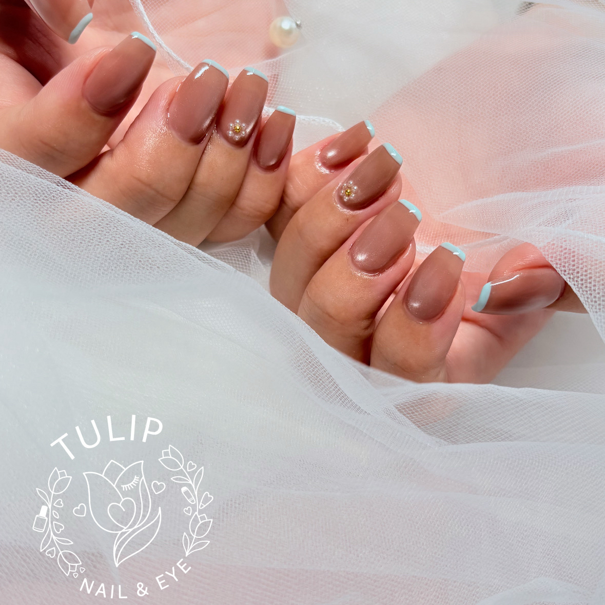 Tulip.nail.eye