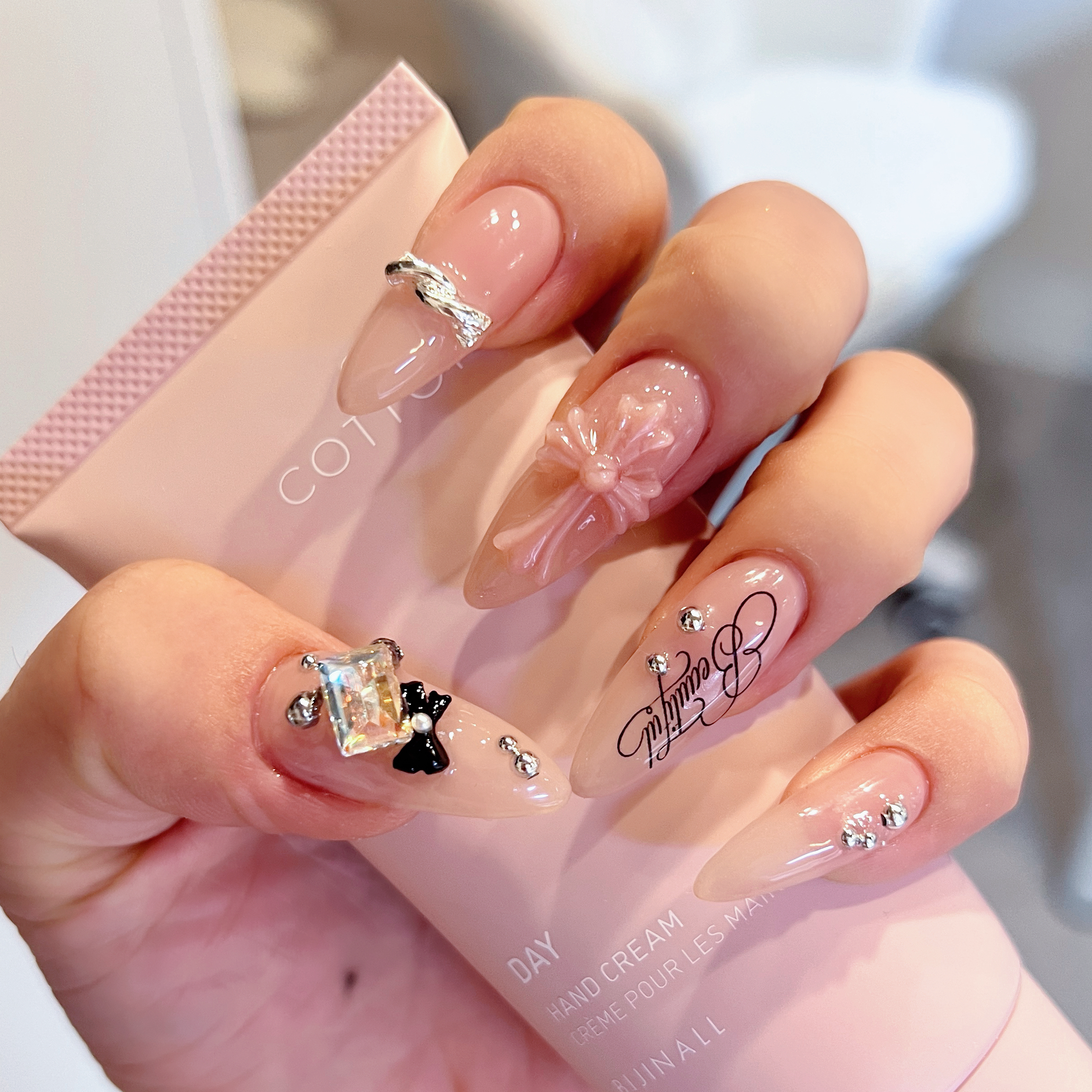 DAISY_NAIL_RISA
