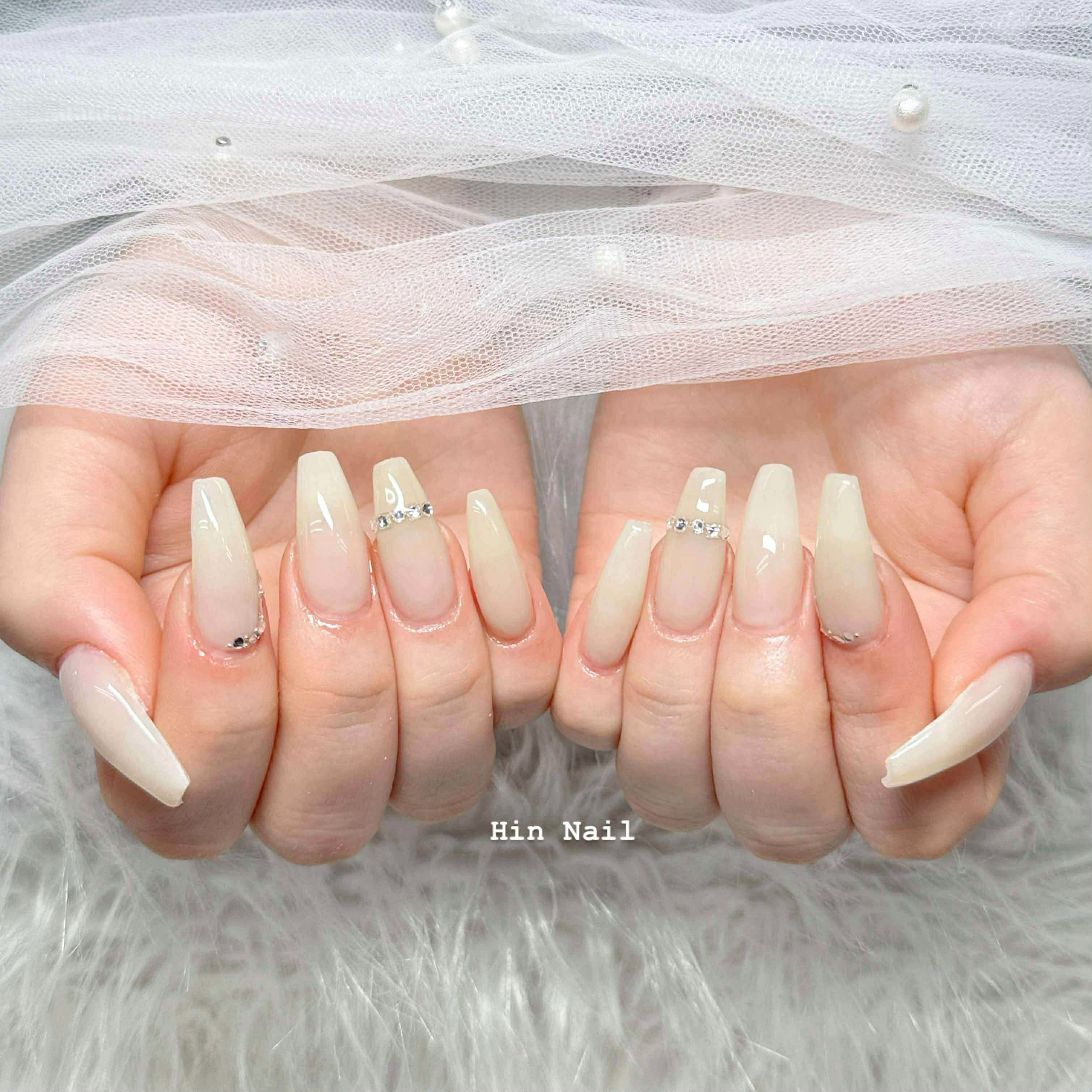 hin_nails
