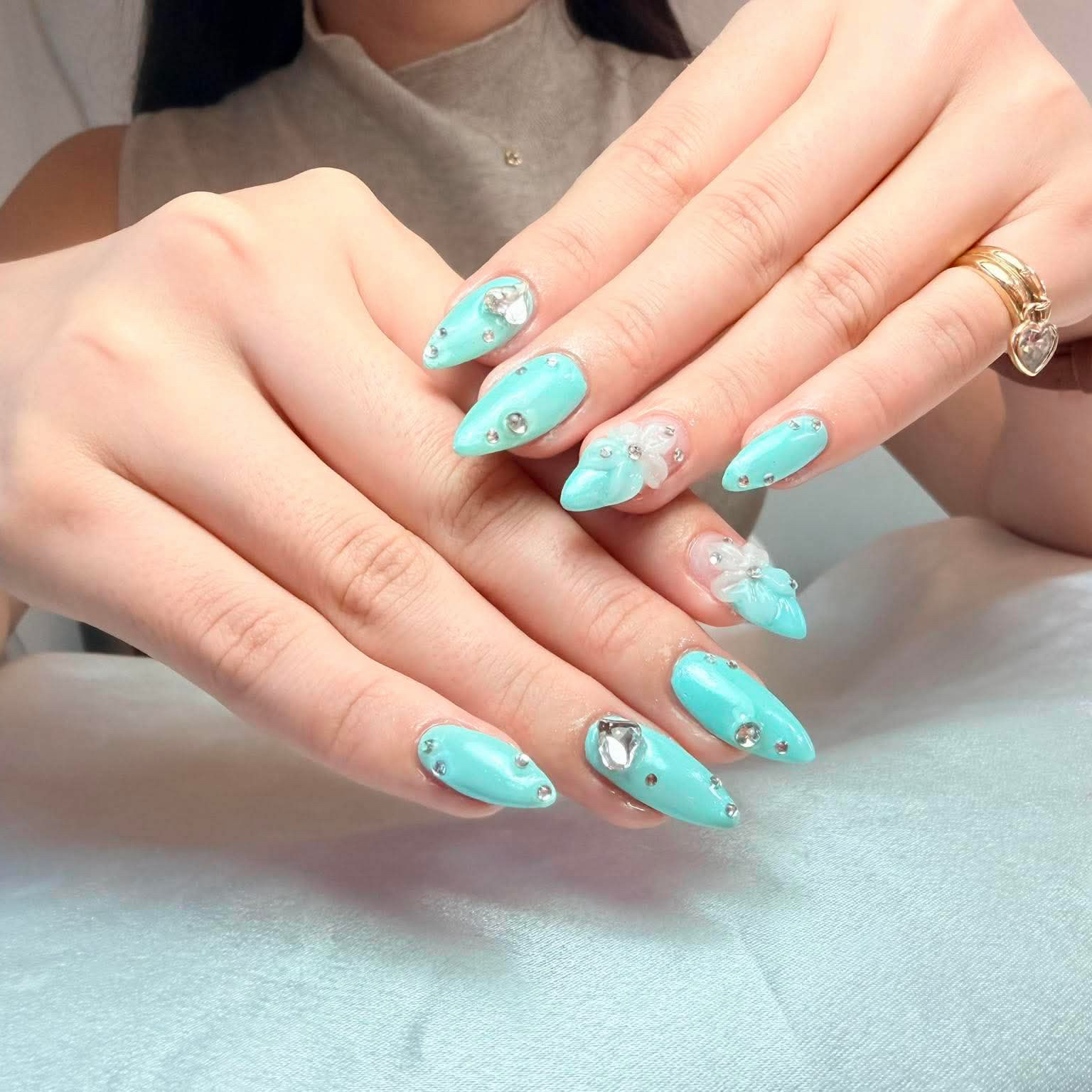 LUNA_Nails