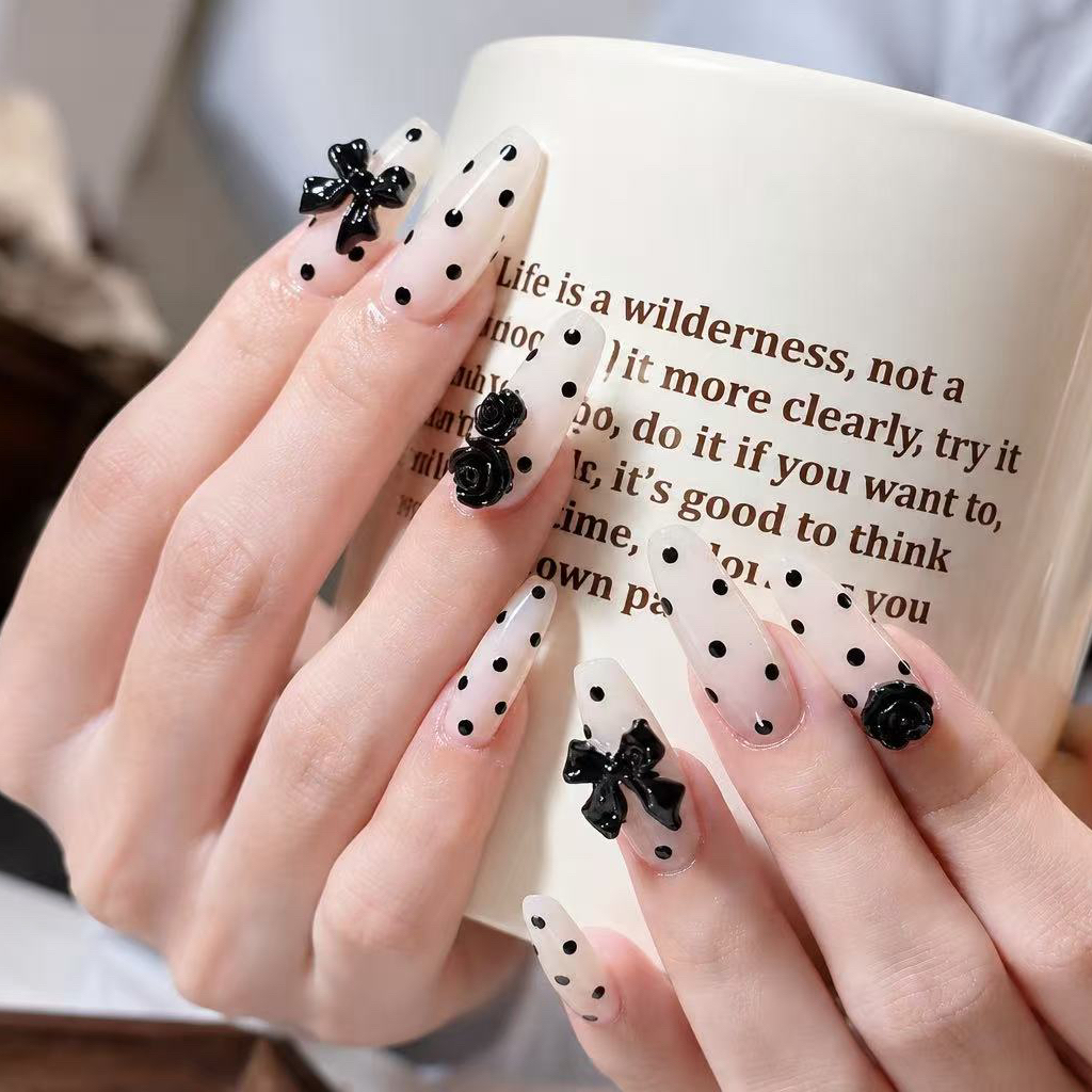 Yuna_nail.