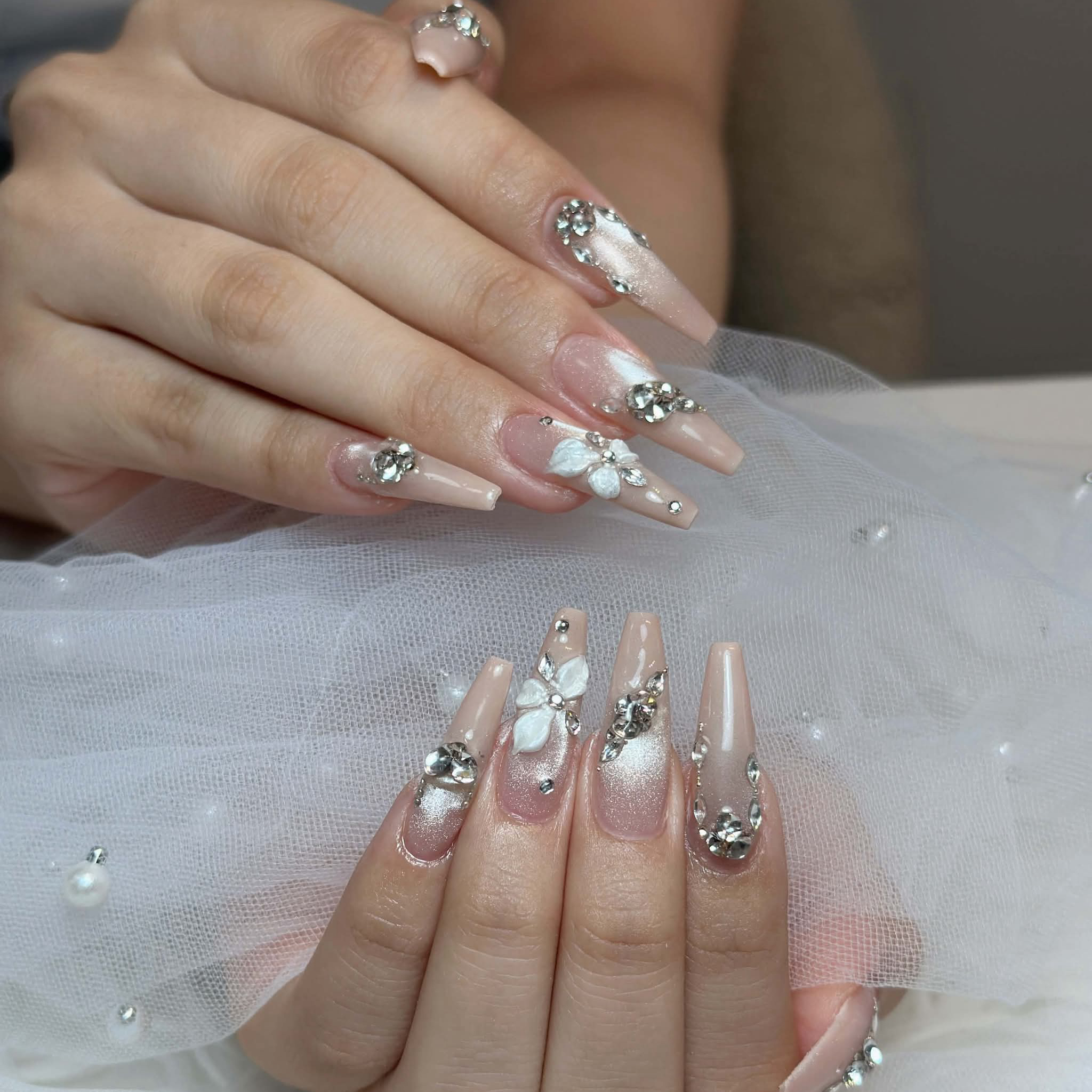 elinails_emi