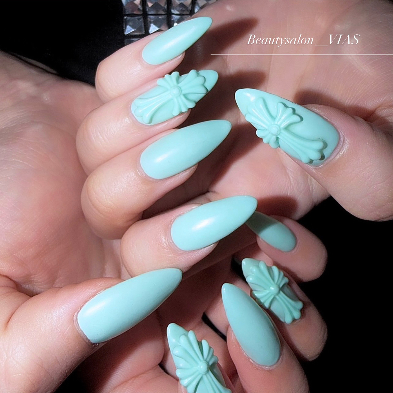 VIAS__nail