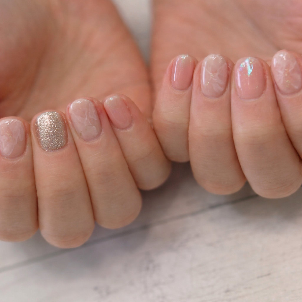 Silver.nails.room