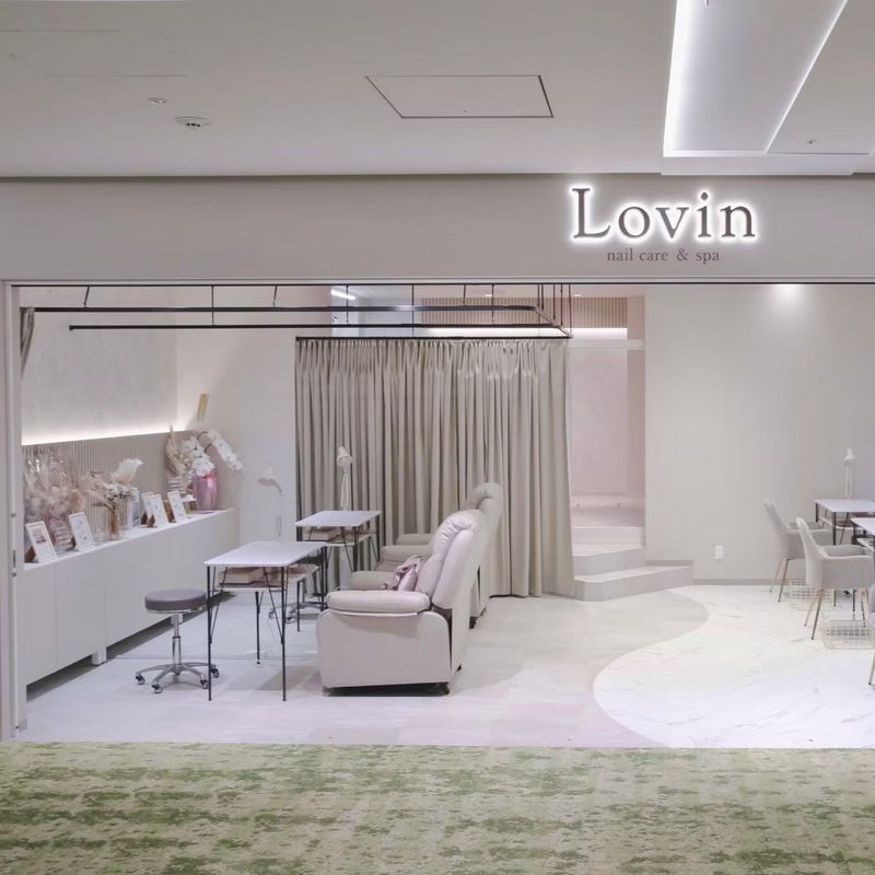 ネイルサロン　Lovin　なんばスカイオ店