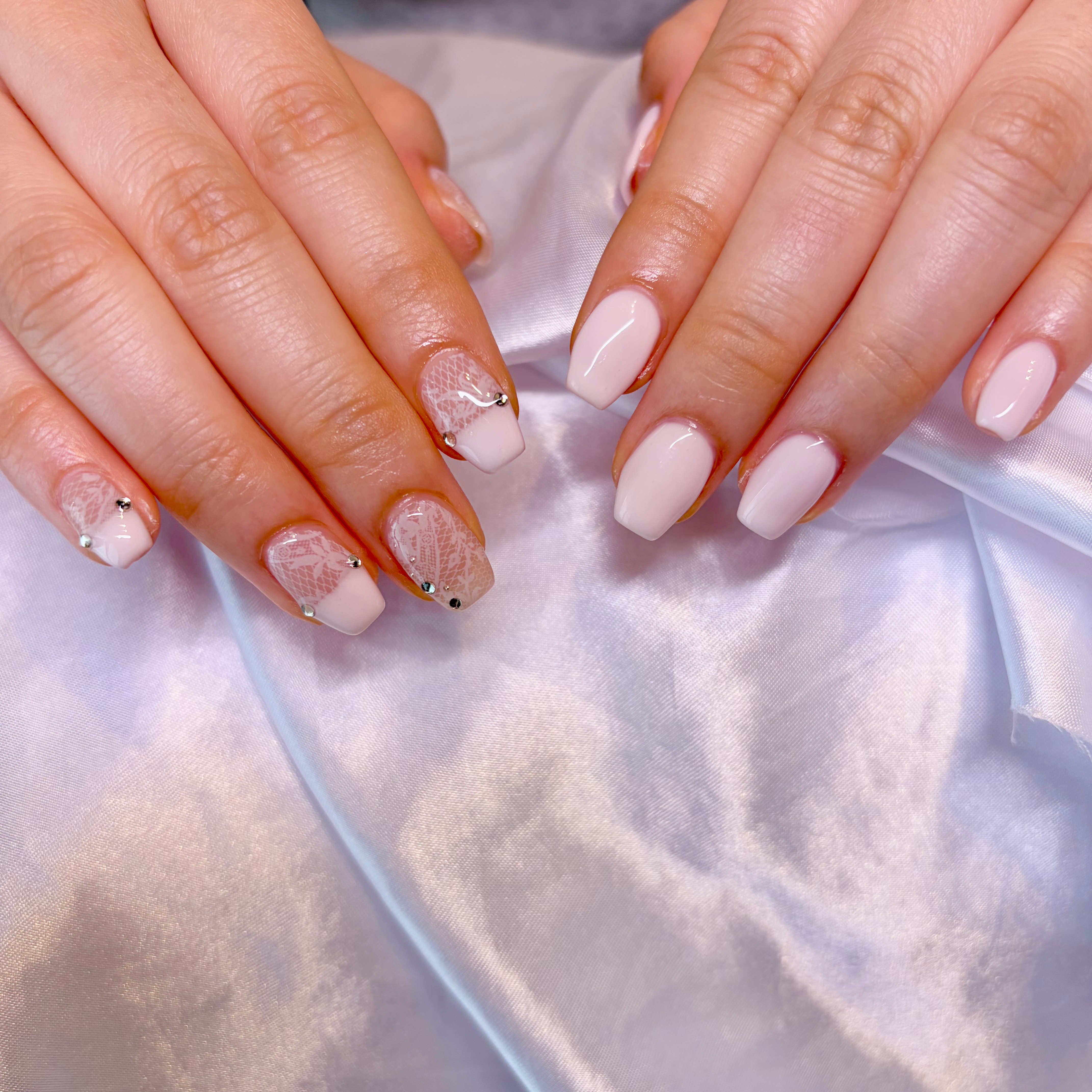 emu.nails