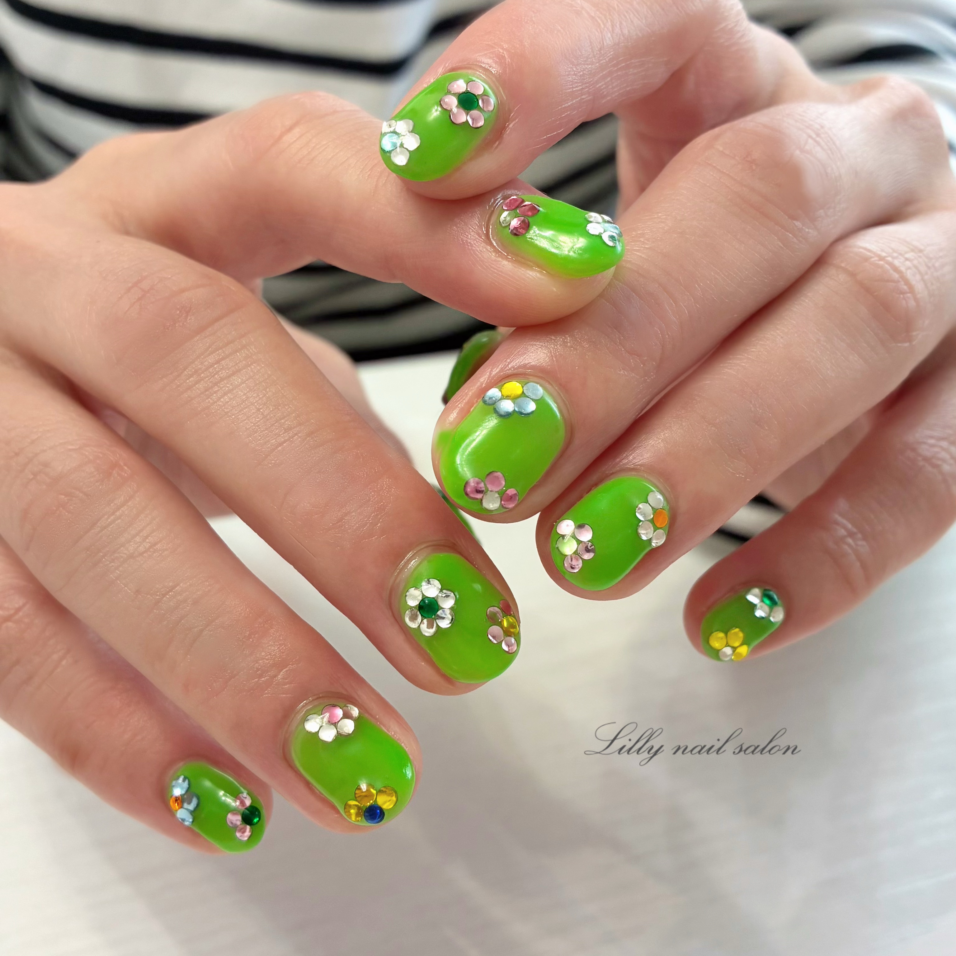Lilly_nailsalon_Miku