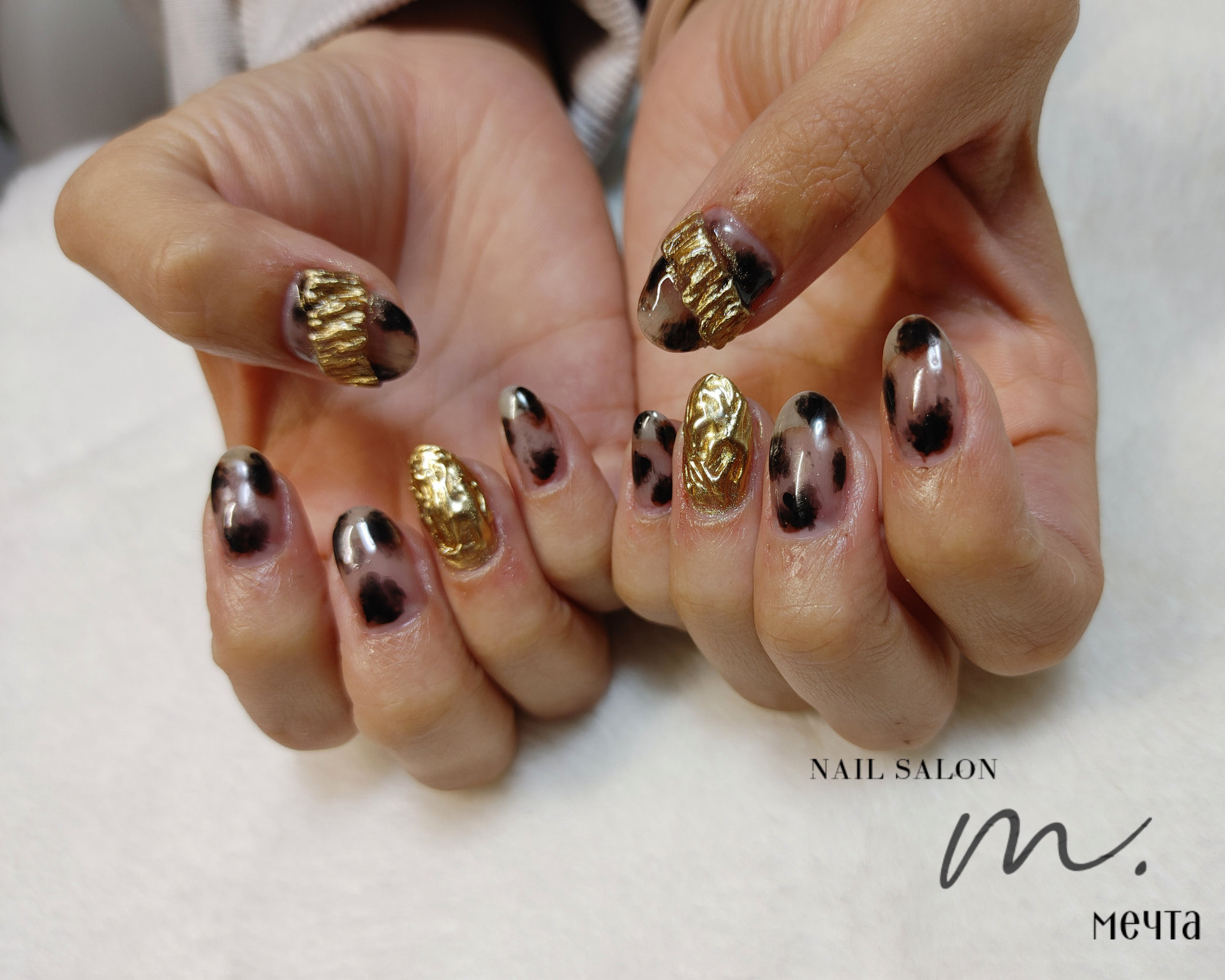 m_ye..nail