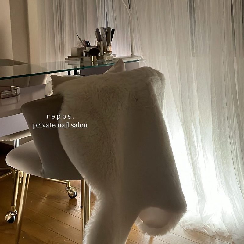 repos.private nail salon