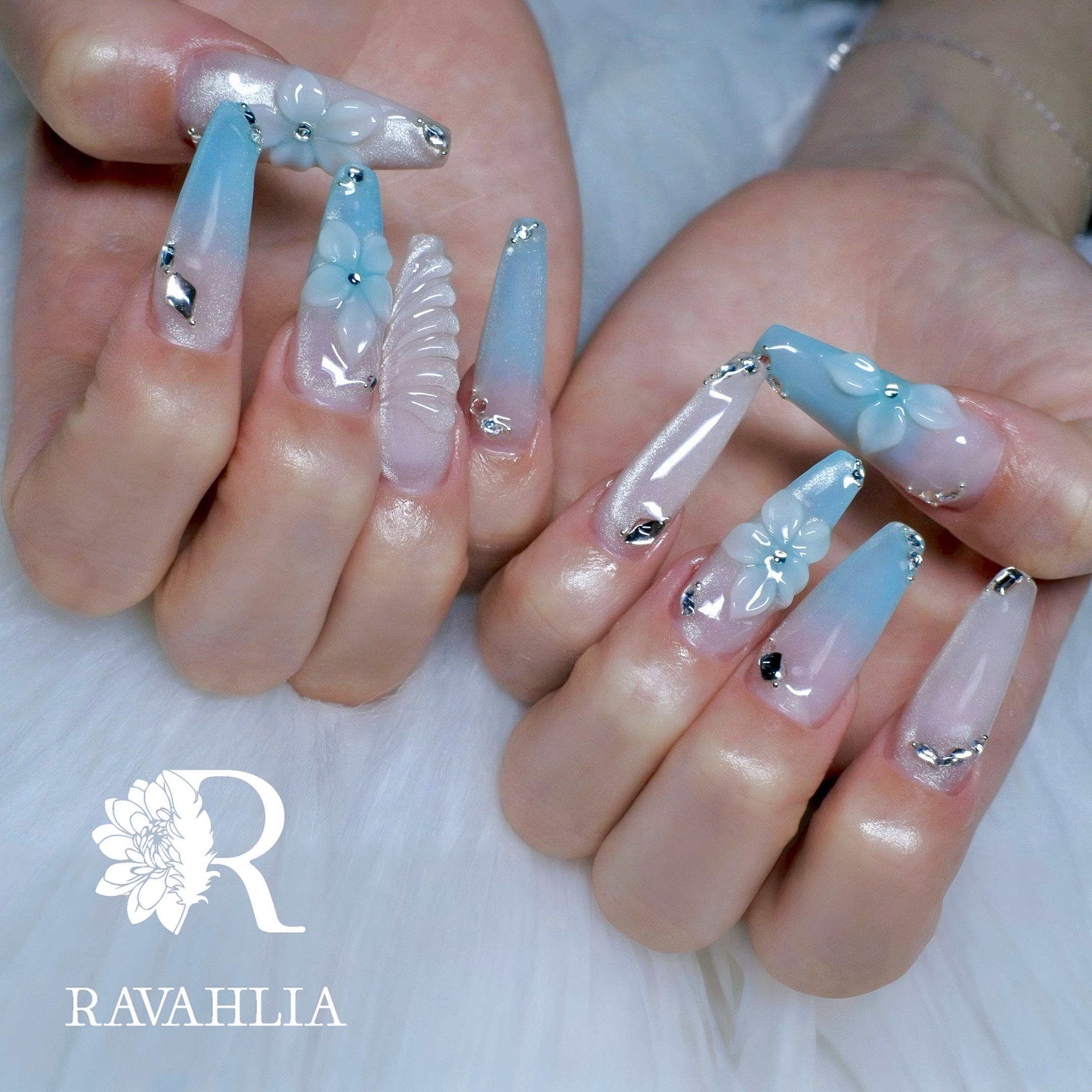 Ravahlia_nails