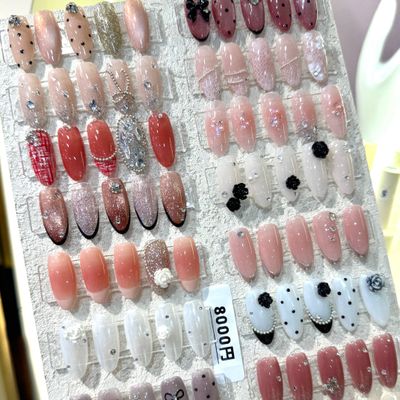 ⭕️ 【甘皮ケア付き】　定額デザイン選べる／流行りのワンホンネイル