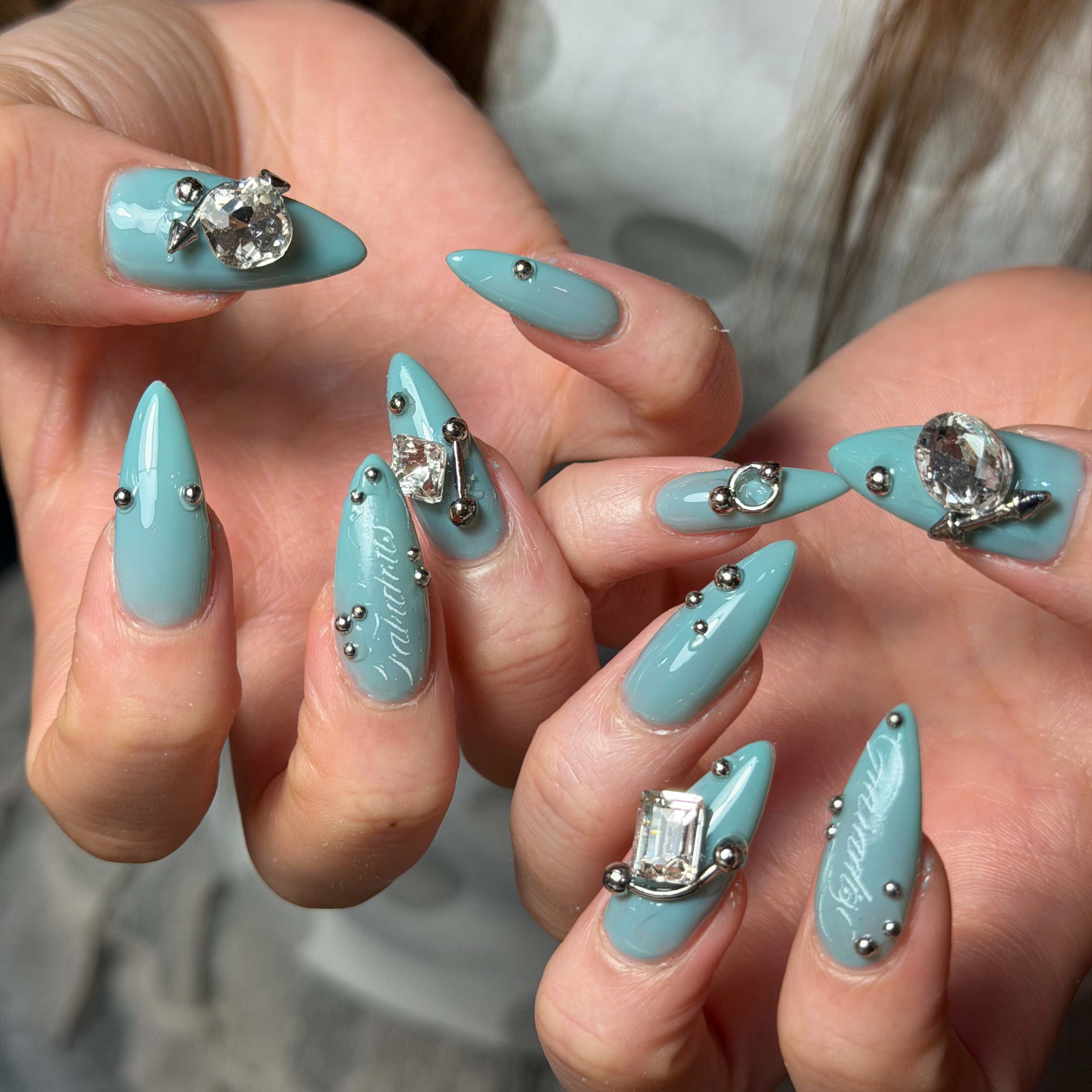 CoMo_Ana_Nail