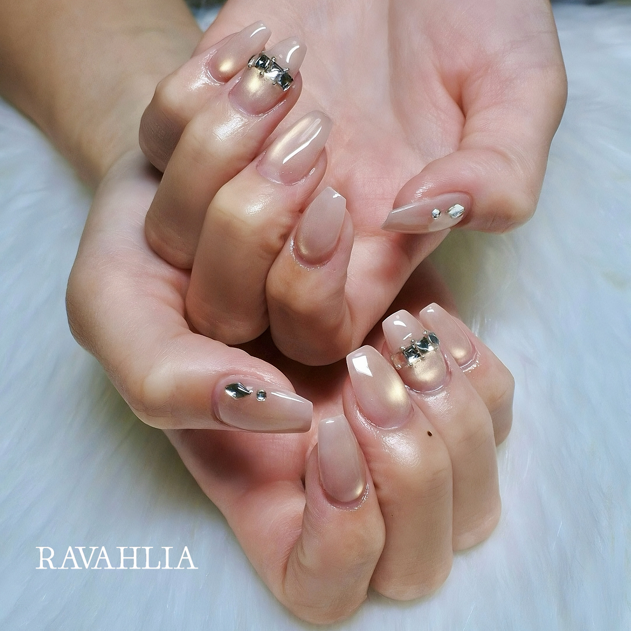 Ravahlia_nails