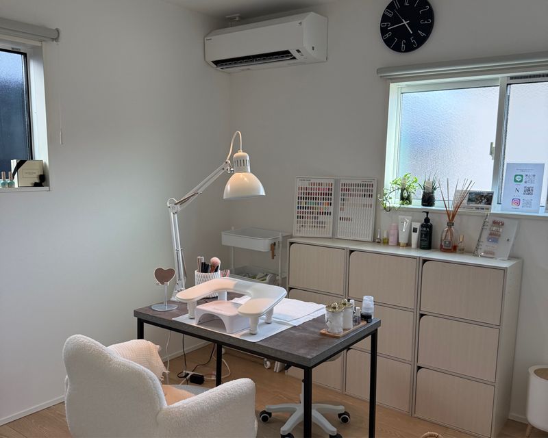 private nail salon.Estelle