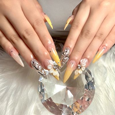 〈オフあり💅🏻ケア込み✨〉チップ長さ出し　　ロング♡   持ち込みデザイン
