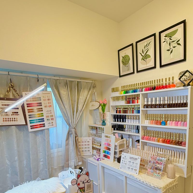 MIRA NAILROOM