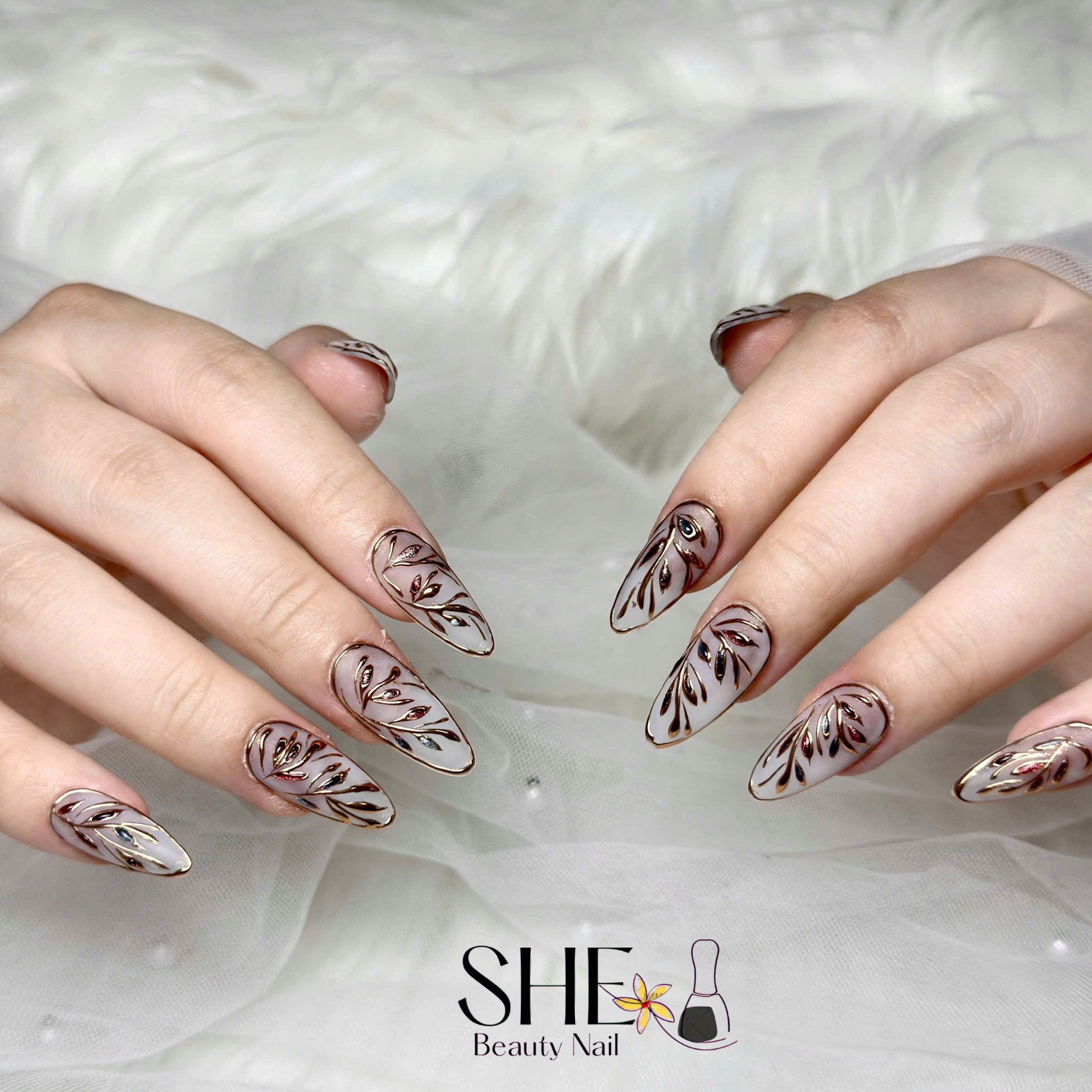 SHE_NAIL_