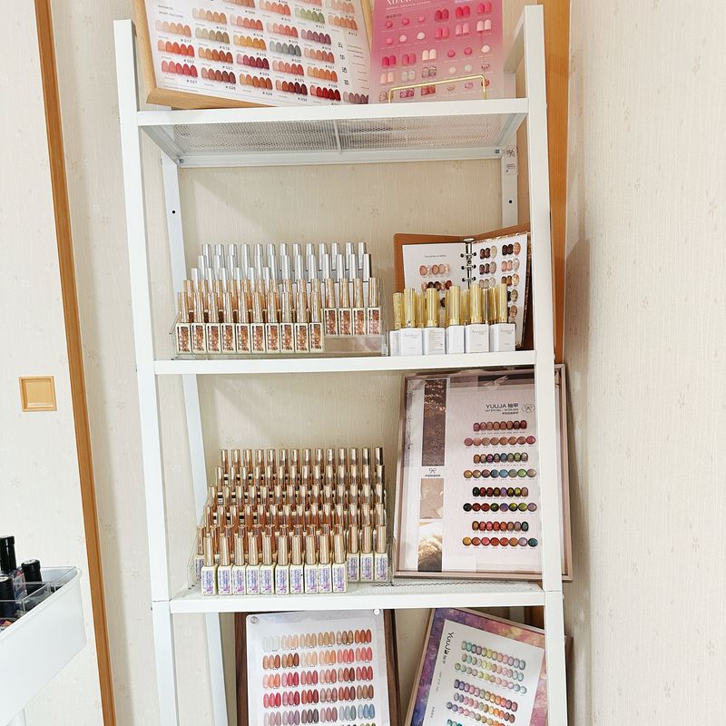 Moon nail salon