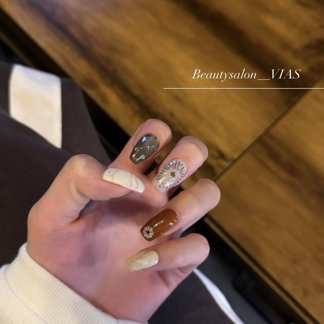 VIAS__nail