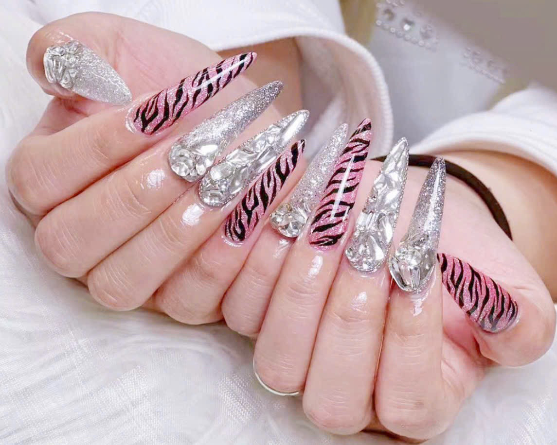 Nhi_nail2412