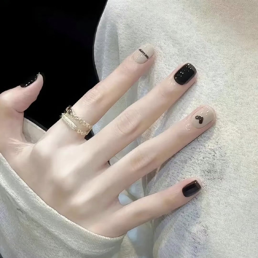 Anna._Nail