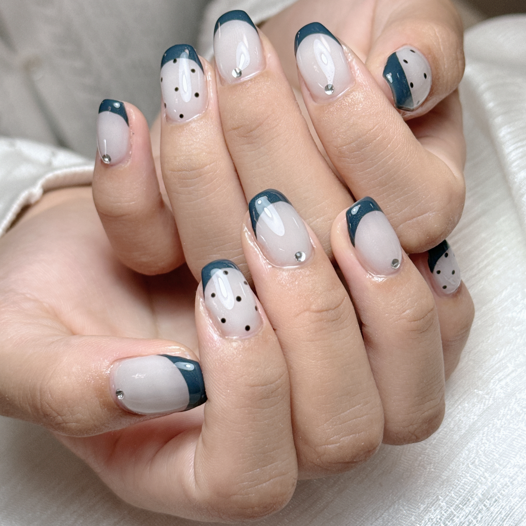 LUNA_Nails