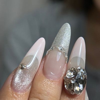 【ジェルネイル 】ラメーグラ／フレンチ🎀フォルム形成付けます