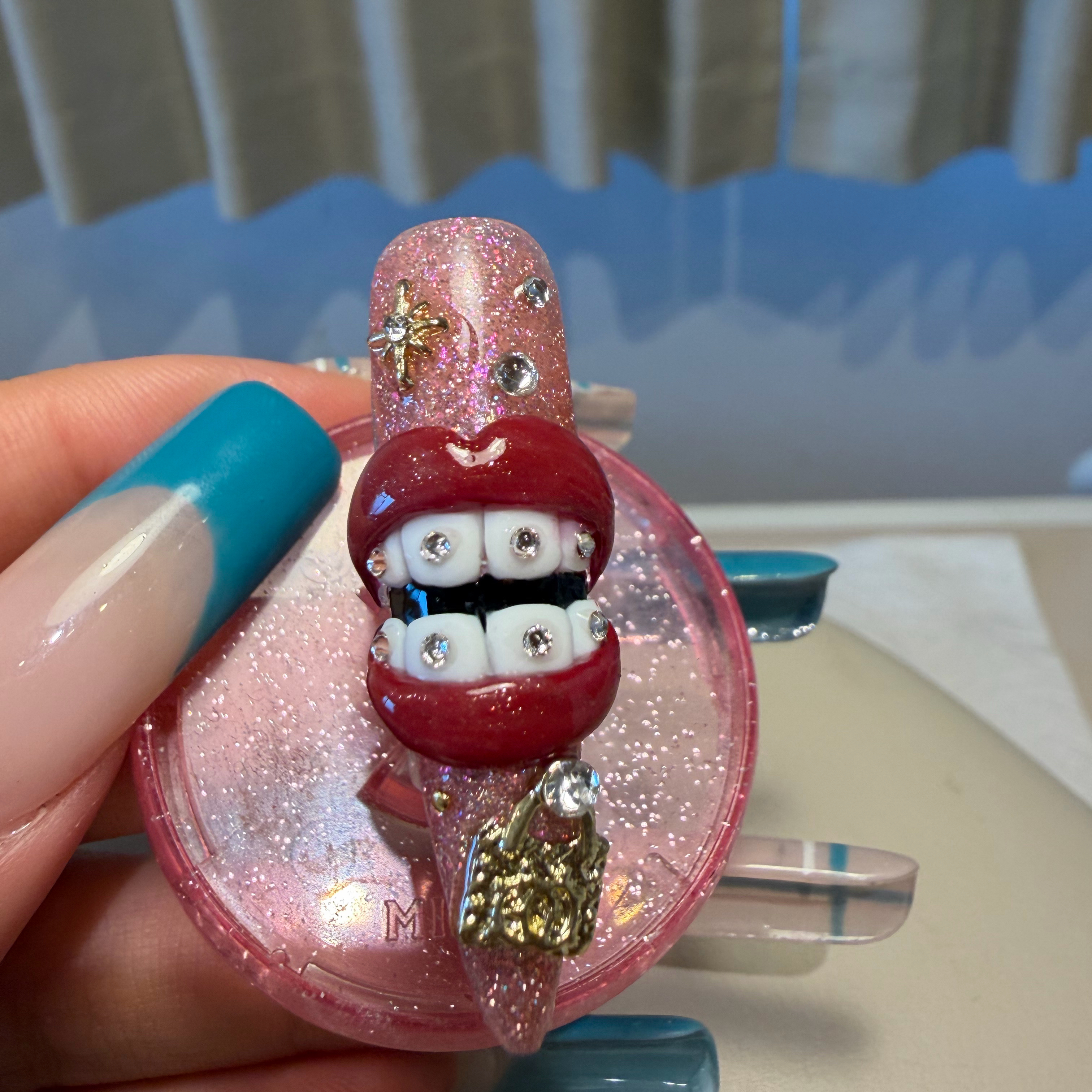 Aura.nail