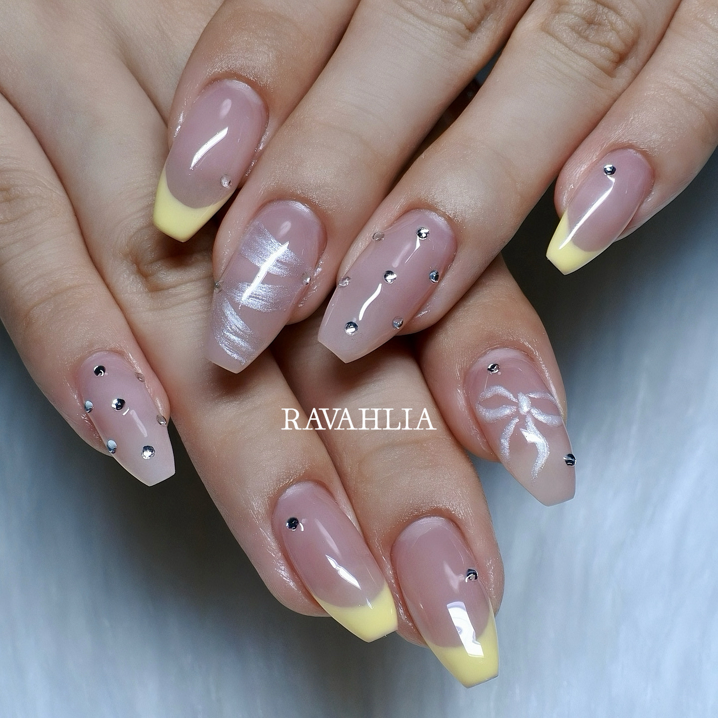 Ravahlia_nails