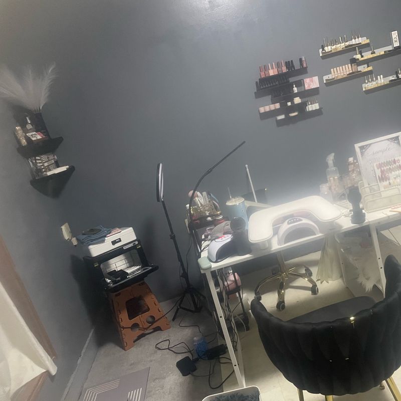 nail salon glossy