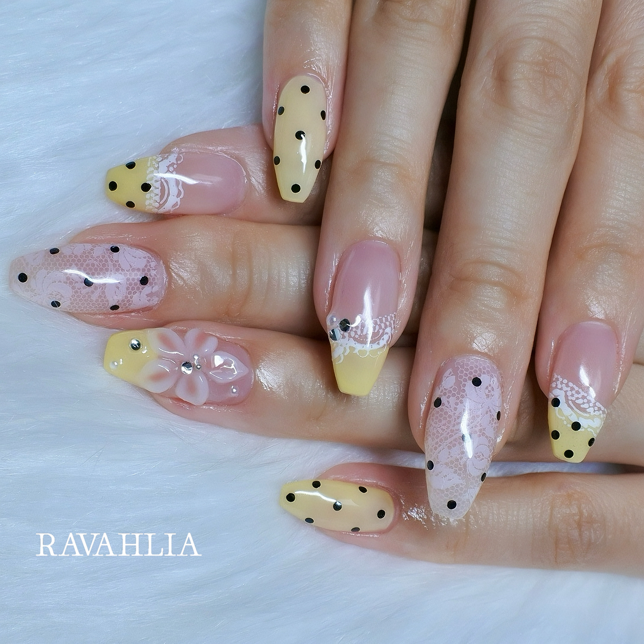 Ravahlia_nails